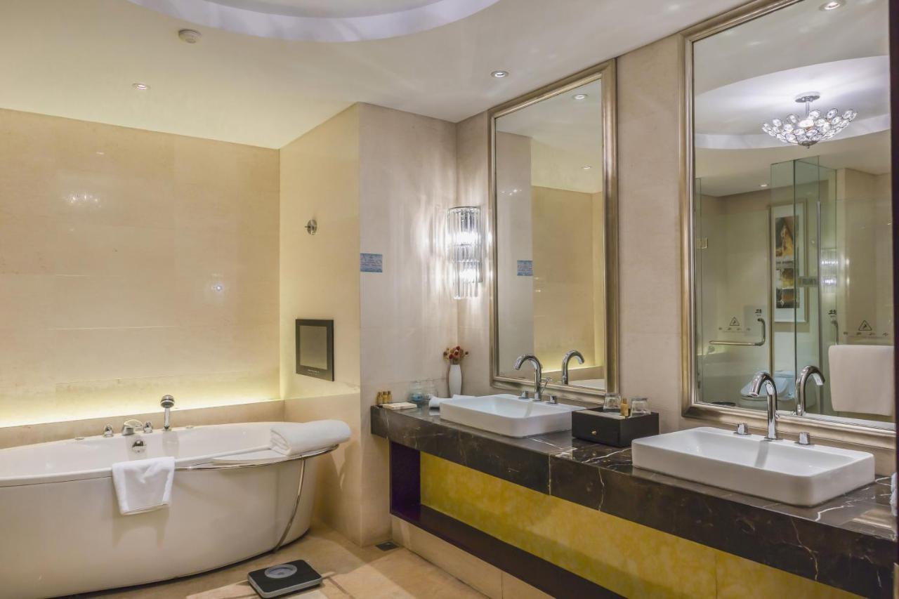 Готель Wyndham Xinyang Downtown Екстер'єр фото