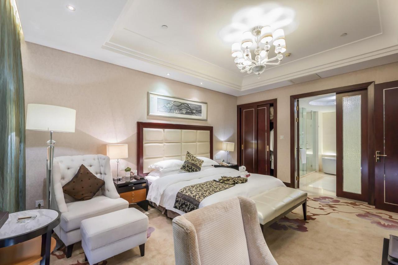Готель Wyndham Xinyang Downtown Екстер'єр фото