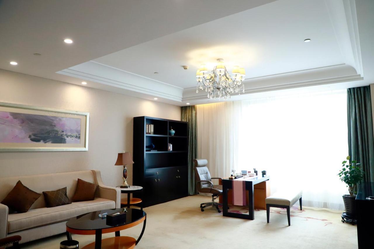 Готель Wyndham Xinyang Downtown Екстер'єр фото